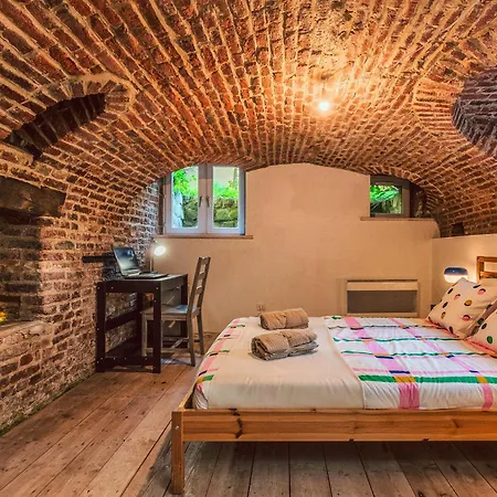 Duplex En Cave Voutee Au Coeur De *