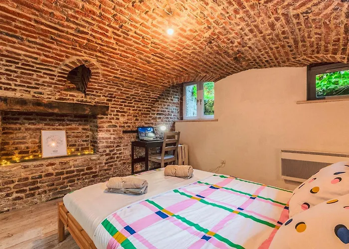 Appartement Duplex En Cave Voutée Au Coeur De *